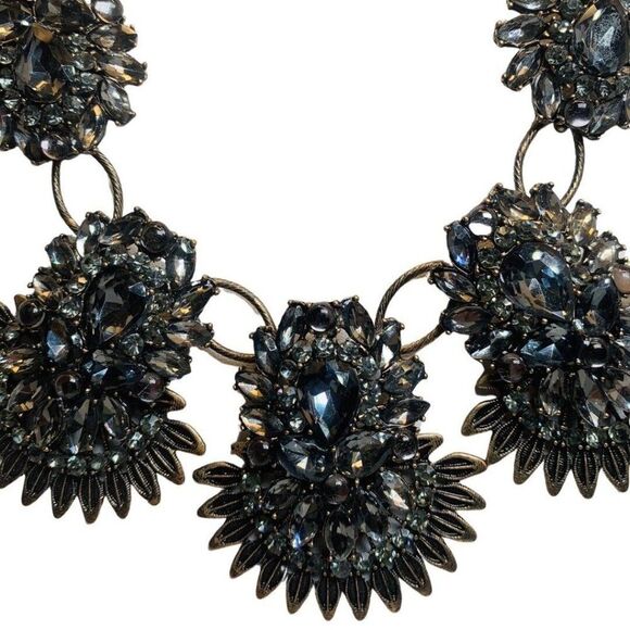 Vintage Women’s 2 Tier Gray Rhinestone Flower Brass Tone Statement Necklace 22” - Picture 7 of 8